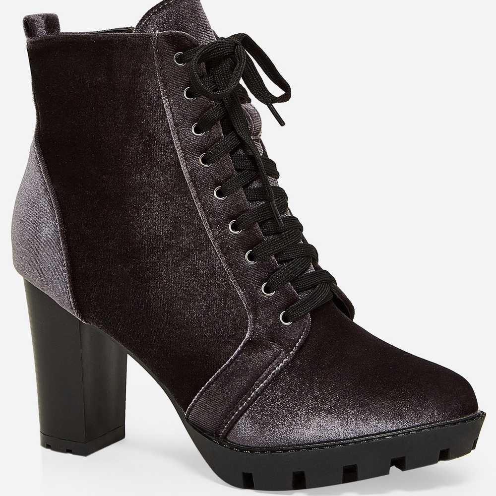 10W Lace Up Suede Gray Boot